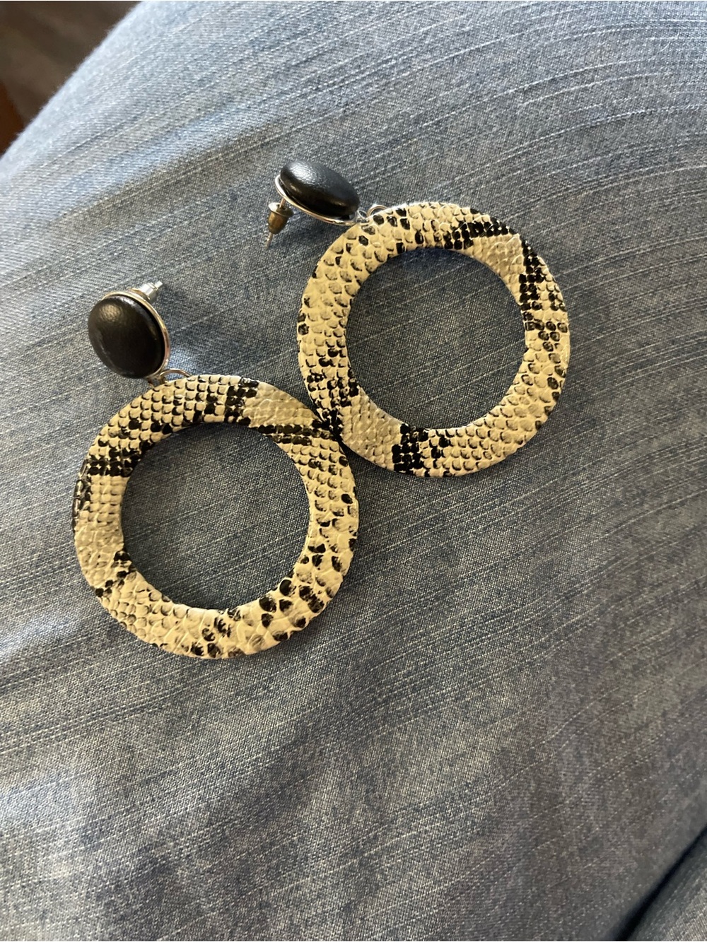 Round Snake-Print Hoop Earrings in Black & Cream